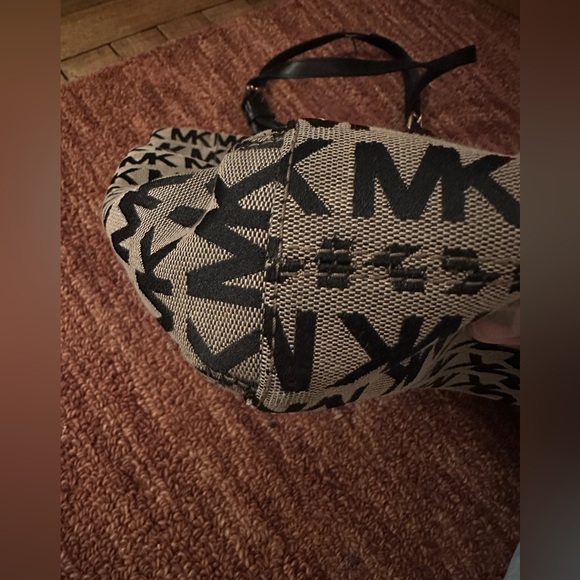 Michael Kors Tote Bag - Picture 6 of 11
